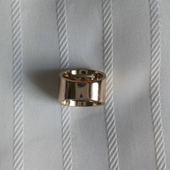 Elegant Chicos Gold Tone and Rhinestone Ring - Size 6 - NWOT - Picture 7 of 10